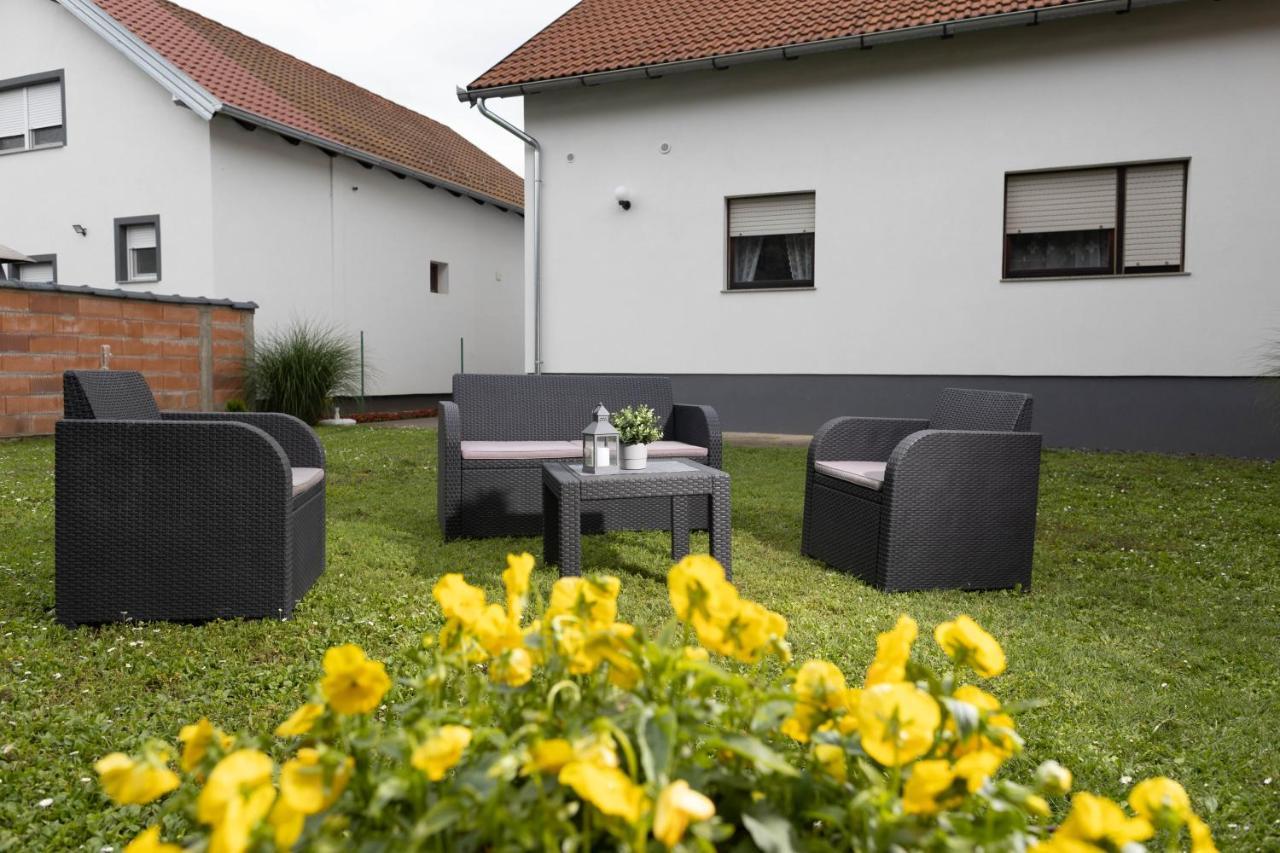Vacation Home Ivana Vukovar Exterior foto